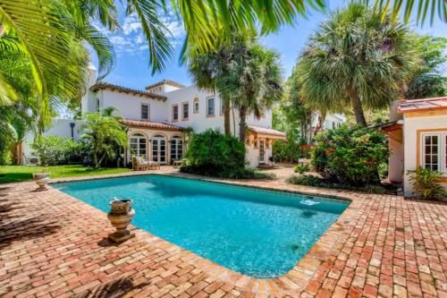 Photo of Villa Blanca - 4bd-3ba - Private Pool - Parking