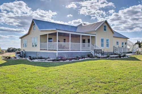 Photo of Renovated Schulenburg Retreat with Pool and Views