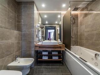 Kravt Nevsky Hotel & Spa