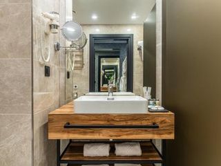 Kravt Nevsky Hotel & Spa