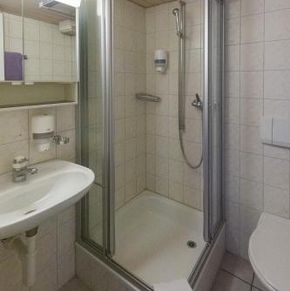 NearBy Hotel