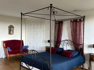 Фото отеля chambre romantique dans le château de la Bouchatte