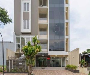 RedDoorz Plus near Eka Hospital BSD 5 Tangerang Indonesia