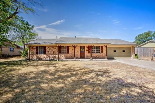Photo of Spacious Ranch Home in Historic Waxahachie!
