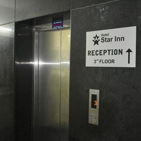 NearBy Hotel