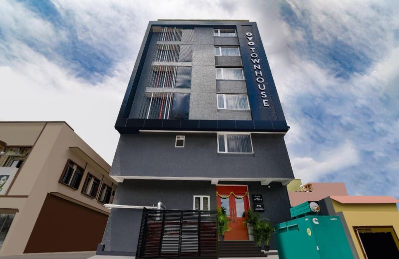 OYO Townhouse 238 Ulssor