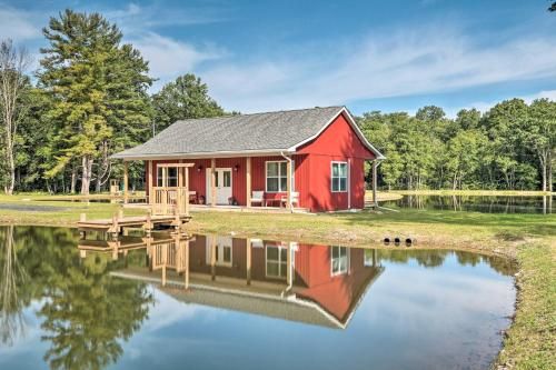 Photo of Cottage with Pond Views about 13 Mi to Camelback Mtn