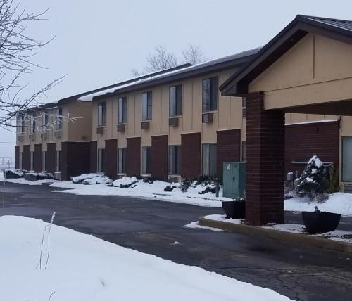 AmeriVu Inn and Suites Shawano WI