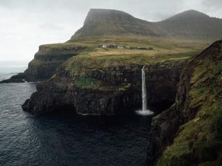 Hotel pic Múlafossur Cottage No 2 by Famous Waterfall in Gásadalur