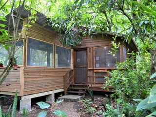 Hotel pic Iguana Roost Tourism Gold Standard Fully Equipped two Bedroom Cabin