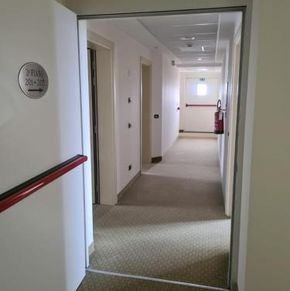 NearBy Hotel