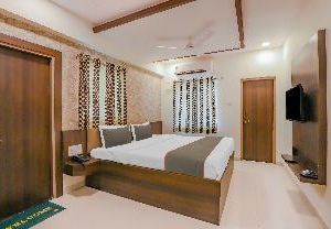 OYO Townhouse 425 Hotel Grand Balalji Vadodara India