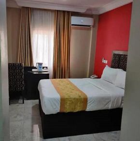 NearBy Hotel