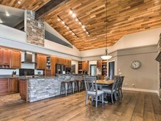Фото отеля Mendenhall Valley Escape with Furnished Deck!