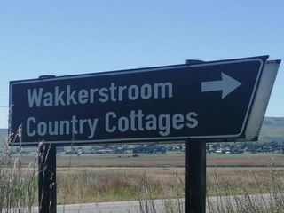 Фото отеля Wakkerstroom Country Cottages - Self Catering Guest House