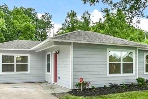 Photo of Modern & Cozy 3/BR House near Downtown HTX