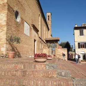 NearBy Hotel
