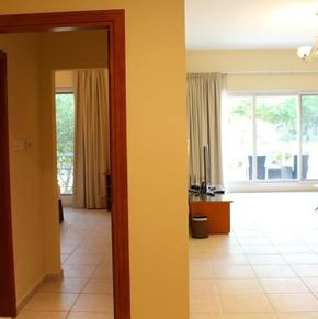 NearBy Hotel