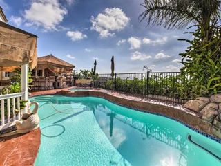Фото отеля Spacious San Diego Home with Pool, Spa and Ocean Views