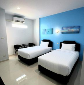 NearBy Hotel