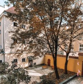 NearBy Hotel