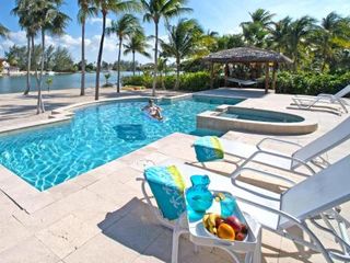 Фото отеля Just For Fun by Grand Cayman Villas