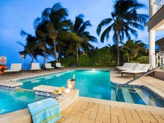 Фото отеля Villa Amarone by Grand Cayman Villas