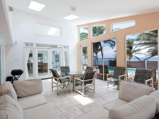 Фото отеля Sea Grape by Grand Cayman Villas