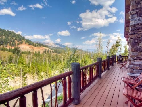 Souvenirs Lodge by Big Sky Vacation Rentals