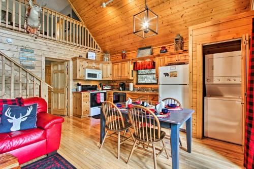 Honey Bear Lodge Gatlinburg Resort Cabin with Spa!