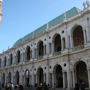 NearBy Hotel