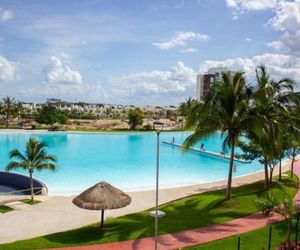 departamento en Cancun con 7 albercas tipo playa y laguna Cancun Mexico