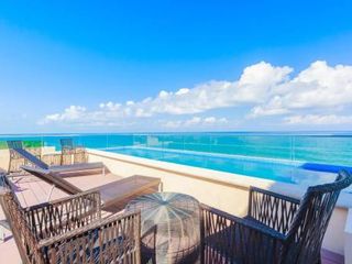 Фото отеля Isla Mujeres Spectacular Oceanfront Luxury Penthouse at 3Bd 3 Bth Priv