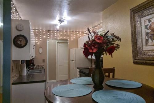 Photo of 2 Bedrooms! Play in Lake Tahoe & Relax in Reno! Full Kitchen! Free Parking! 3 Smart TV's! Free Netfl