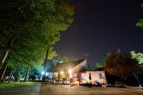 Photo of Williamsburg Camping Resort 28 ft. Park Model 11