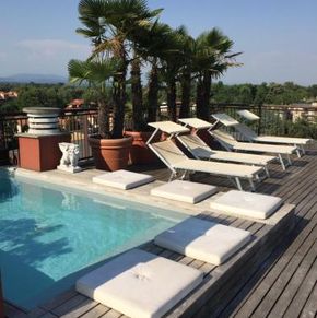 NearBy Hotel