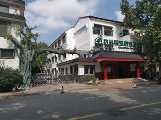 Фото отеля Green Tree Inn Express Jinan Huaiyin District Jingshi Road Children\'s