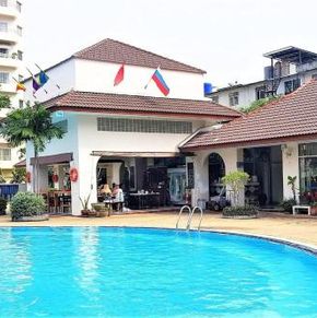 NearBy Hotel
