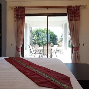 NearBy Hotel