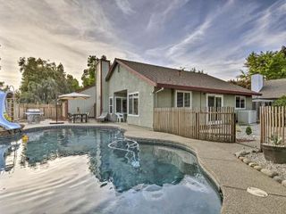 Hotel pic Modern Home with Pool and Office - Near DT Sacramento!