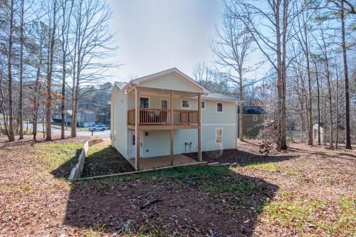 Photo of New Cartersville Listing, Fully Renovated, 3 Bedroom Home - Minutes from LakePoint Sports Complex