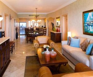 VLE-3608-OCEAN FRONT RESORT- WALKING DISTANCE TO TOWN! SWIMMABLE BEACH! Cabo San Lucas Mexico