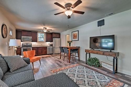 Photo of Modern Bungalow with Gas BBQ, Short Walk to Downtown