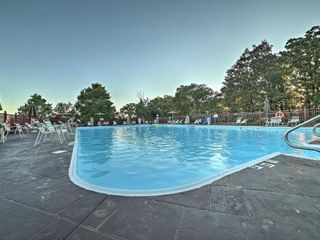 Фото отеля Serene Branson Penthouse with Resort Access and Views!