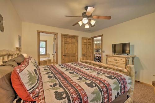 Cozy Rustic River Lodge Family Retreat Near SDC!