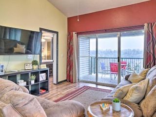 Фото отеля Vibrant Holiday Hills Resort Condo with Balcony