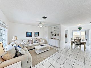 Hotel pic New Listing! Updated Beach Condo With Sparkling Pool Condo