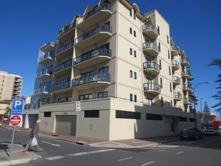 Фото отеля Holdfast Shores Apartments