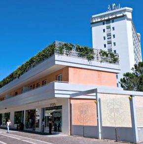 NearBy Hotel
