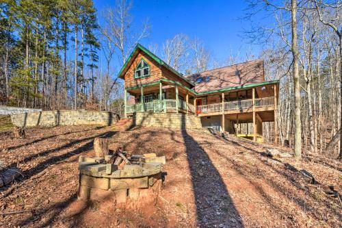 Photo of Lake Hartwell Area Cabin with Community Pool Access!
